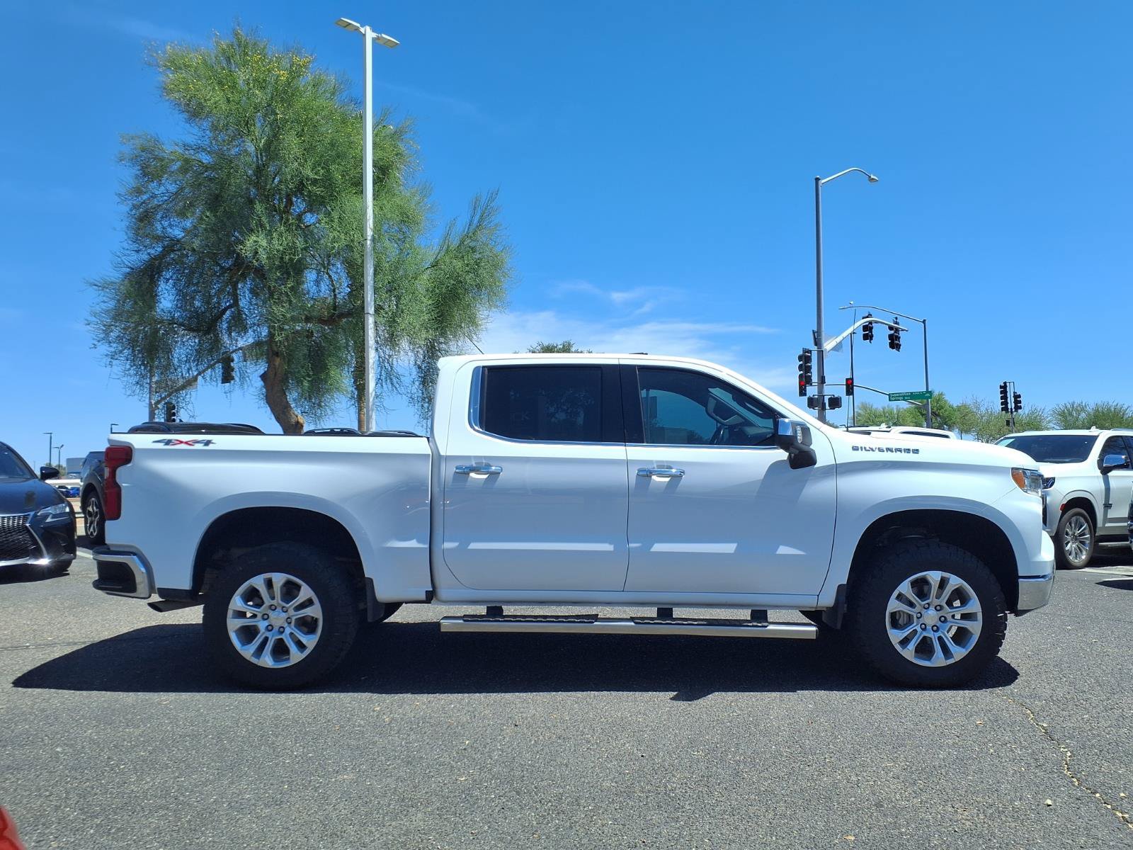 Used 2023 Chevrolet Silverado 1500 LTZ AWD/4WD image 4