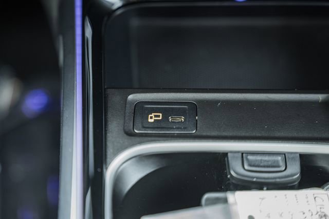 Used 2023 Mercedes-Benz GLB 250 4MATIC w/ Premium Package image 24