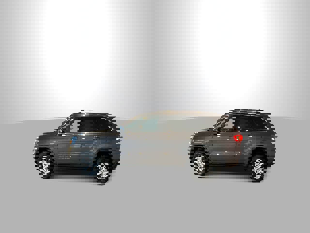 Used 2017 Jeep Grand Cherokee Laredo w/ Quick Order Package 23E image 5