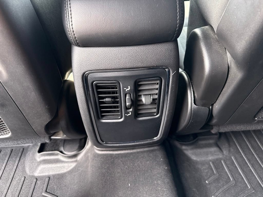 Used 2015 Jeep Grand Cherokee Laredo w/ Quick Order Package 23E AWD/4WD image 18