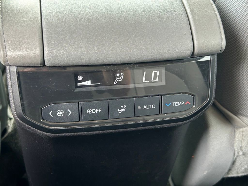 Used 2023 Toyota Highlander LE FWD image 23