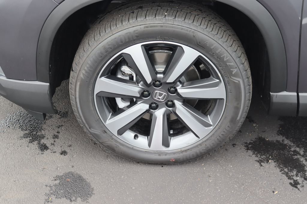 Certified 2025 Honda Pilot Touring image 10