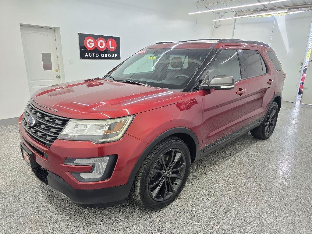 Used 2017 Ford Explorer XLT w/ Equipment Group 202A FWD image 3