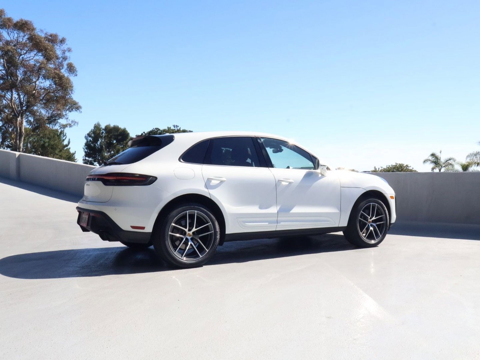 Certified 2025 Porsche Macan image 16