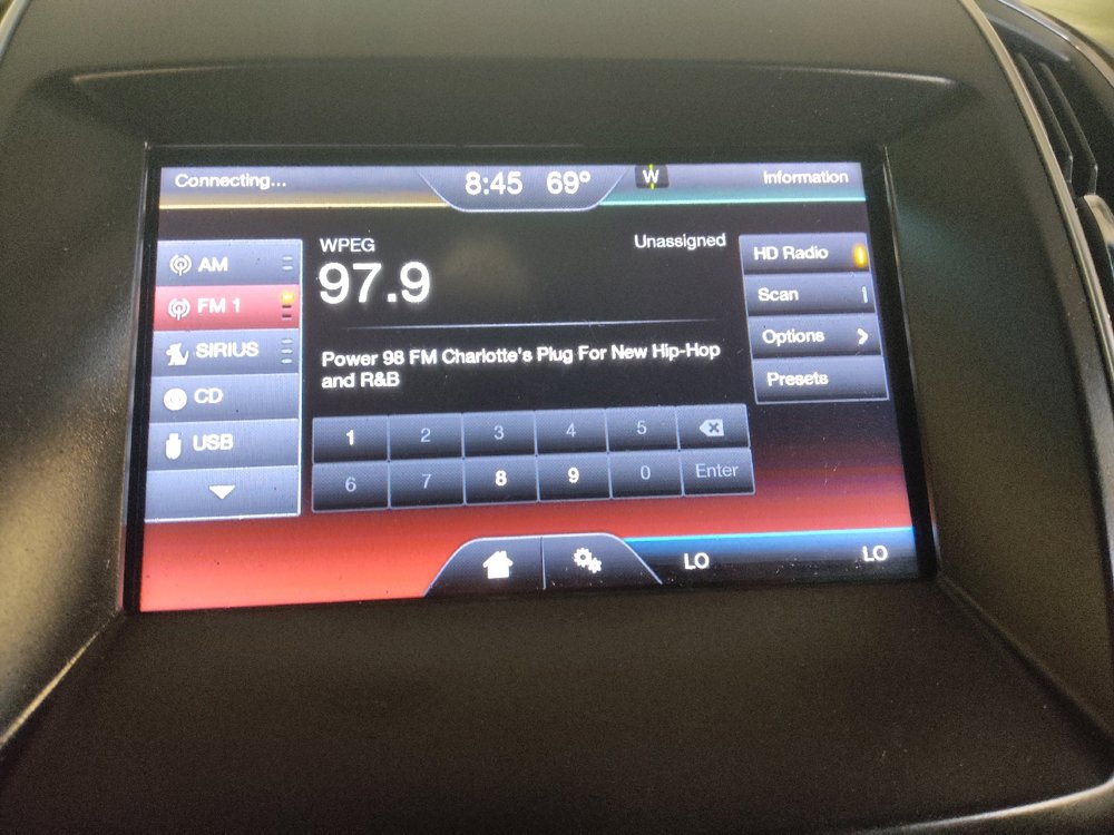 Used 2015 Ford Edge Titanium FWD image 25