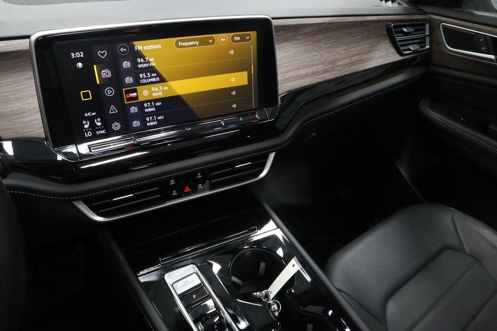 Used 2024 Volkswagen Atlas SEL AWD/4WD image 31