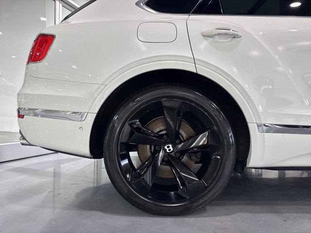 Used 2018 Bentley Bentayga image 87