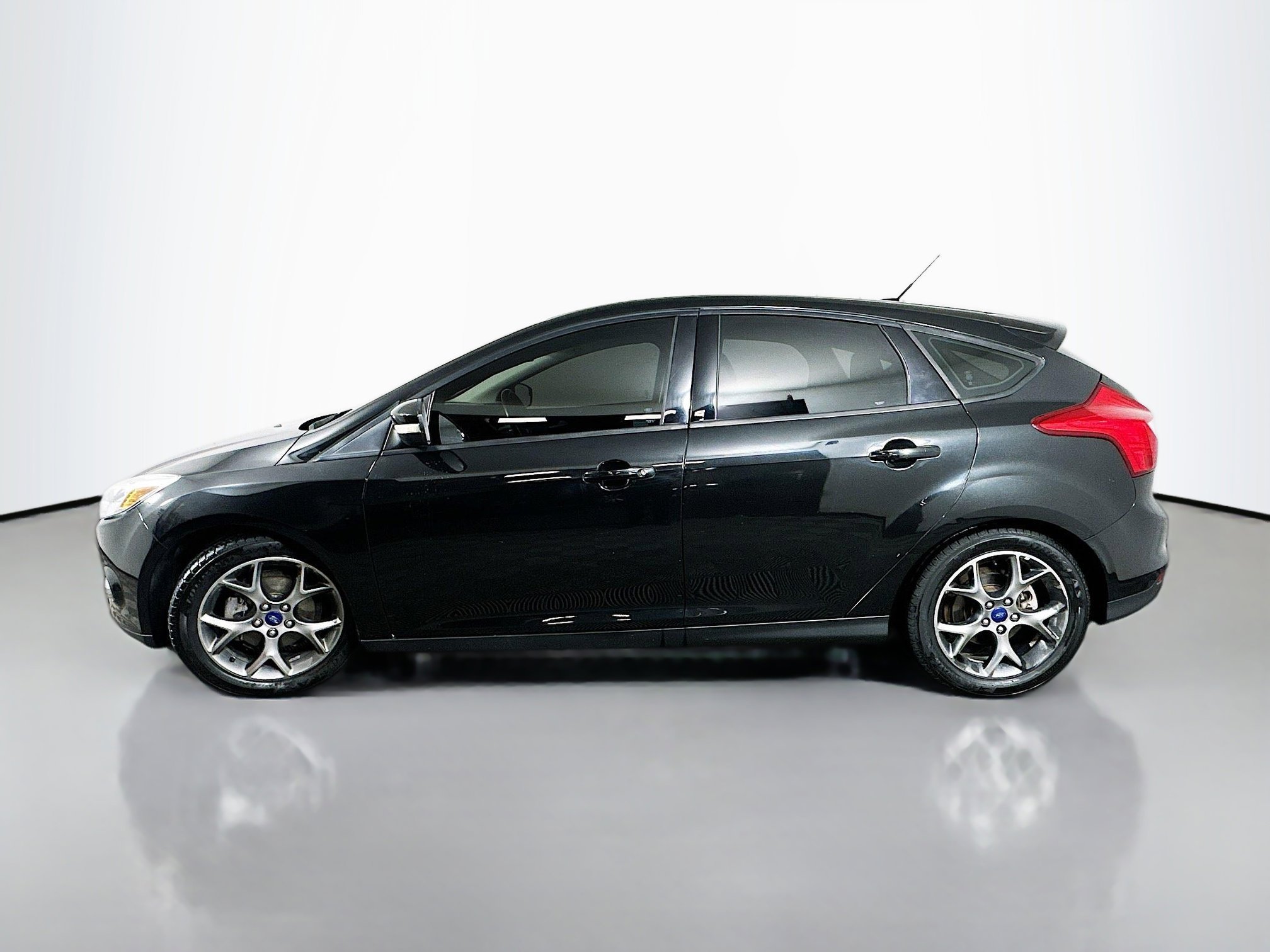 Used 2014 Ford Focus SE w/ Equipment Group 201A image 4