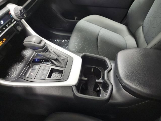 Used 2022 Toyota RAV4 XLE w/ Carpet Mat Package (TMS) image 30