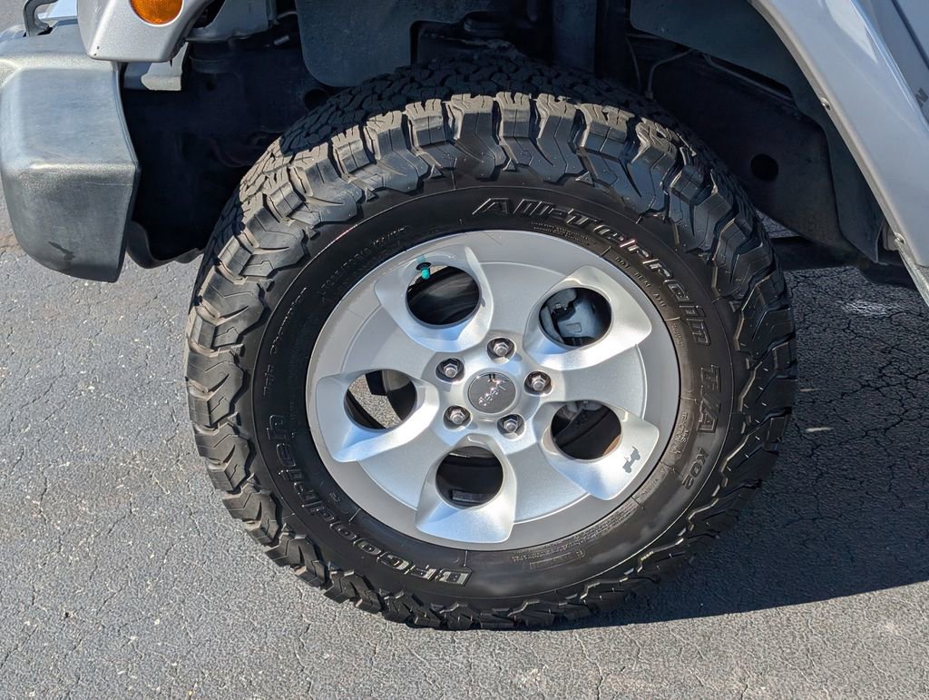 Used 2014 Jeep Wrangler Unlimited Sahara w/ Connectivity Group image 22