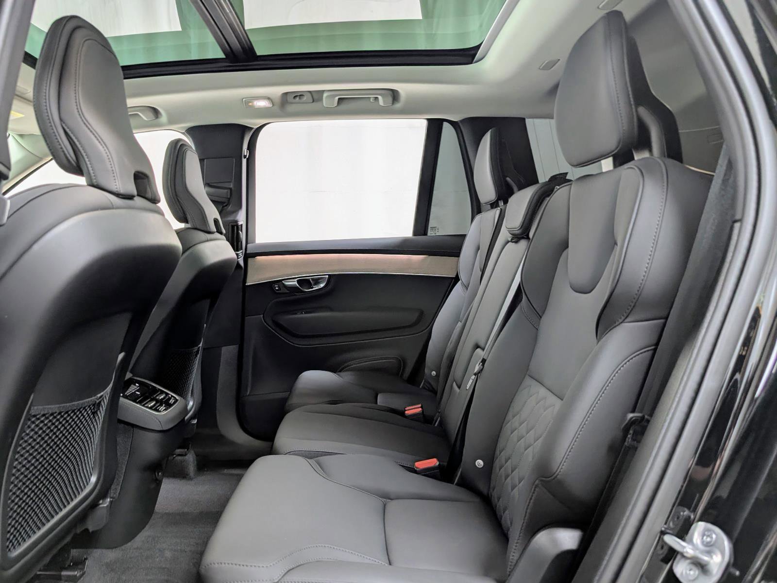 Used 2025 Volvo XC90 B5 Core w/ Protection Package Premier image 19