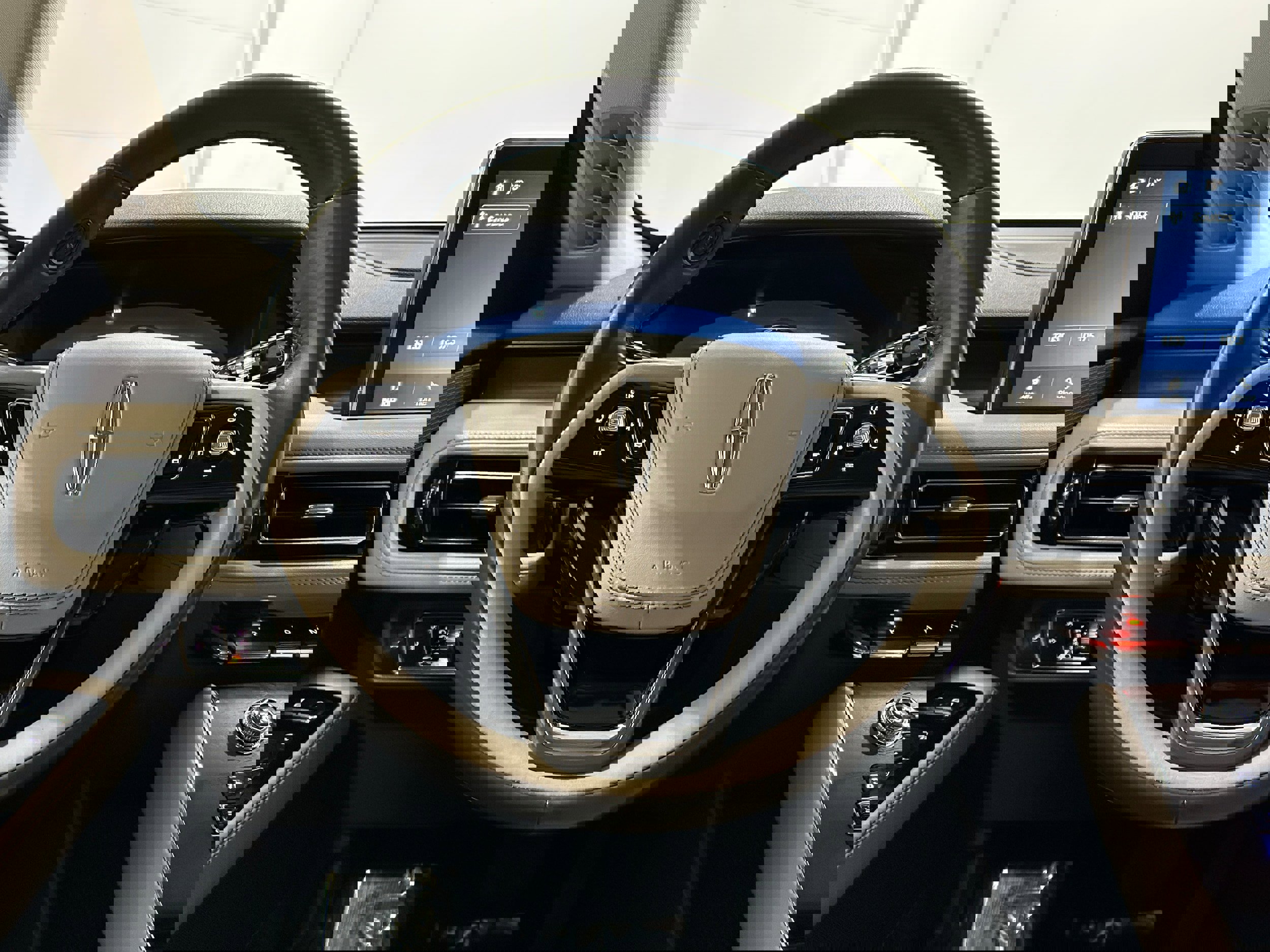 Used 2020 Lincoln Aviator Reserve w/ Equipment Group 201A image 12