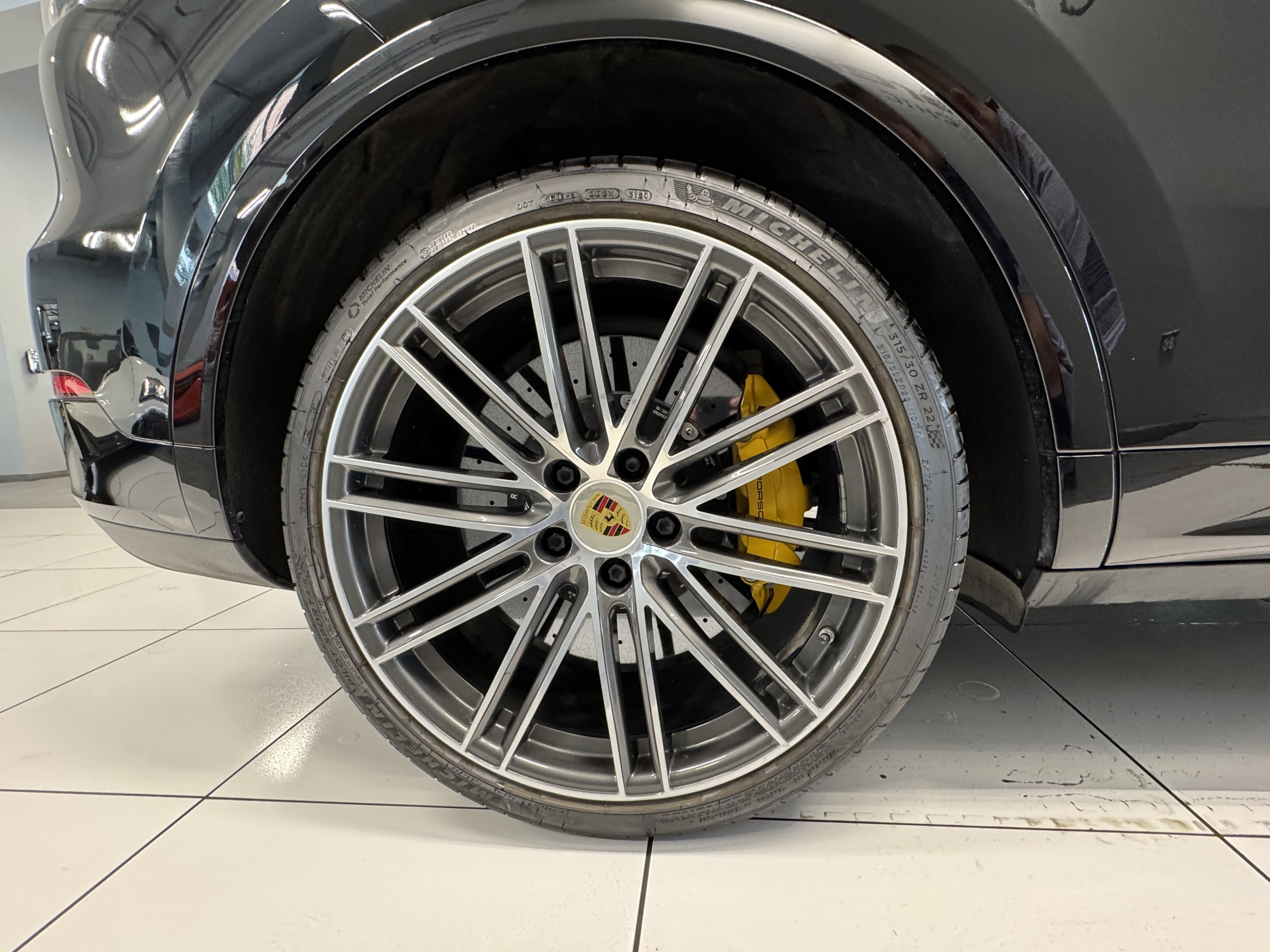 Used 2021 Porsche Cayenne Turbo S image 25