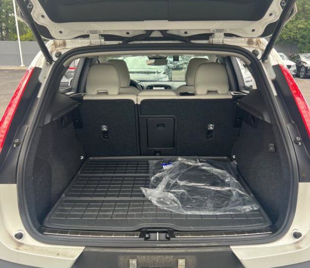 Used 2024 Volvo XC40 B5 Plus w/ Protection Package Premier AWD/4WD image 9
