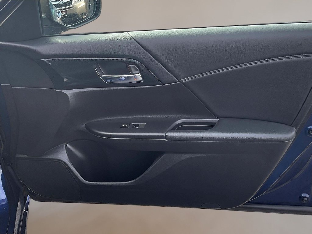 Used 2015 Honda Accord Sport image 25