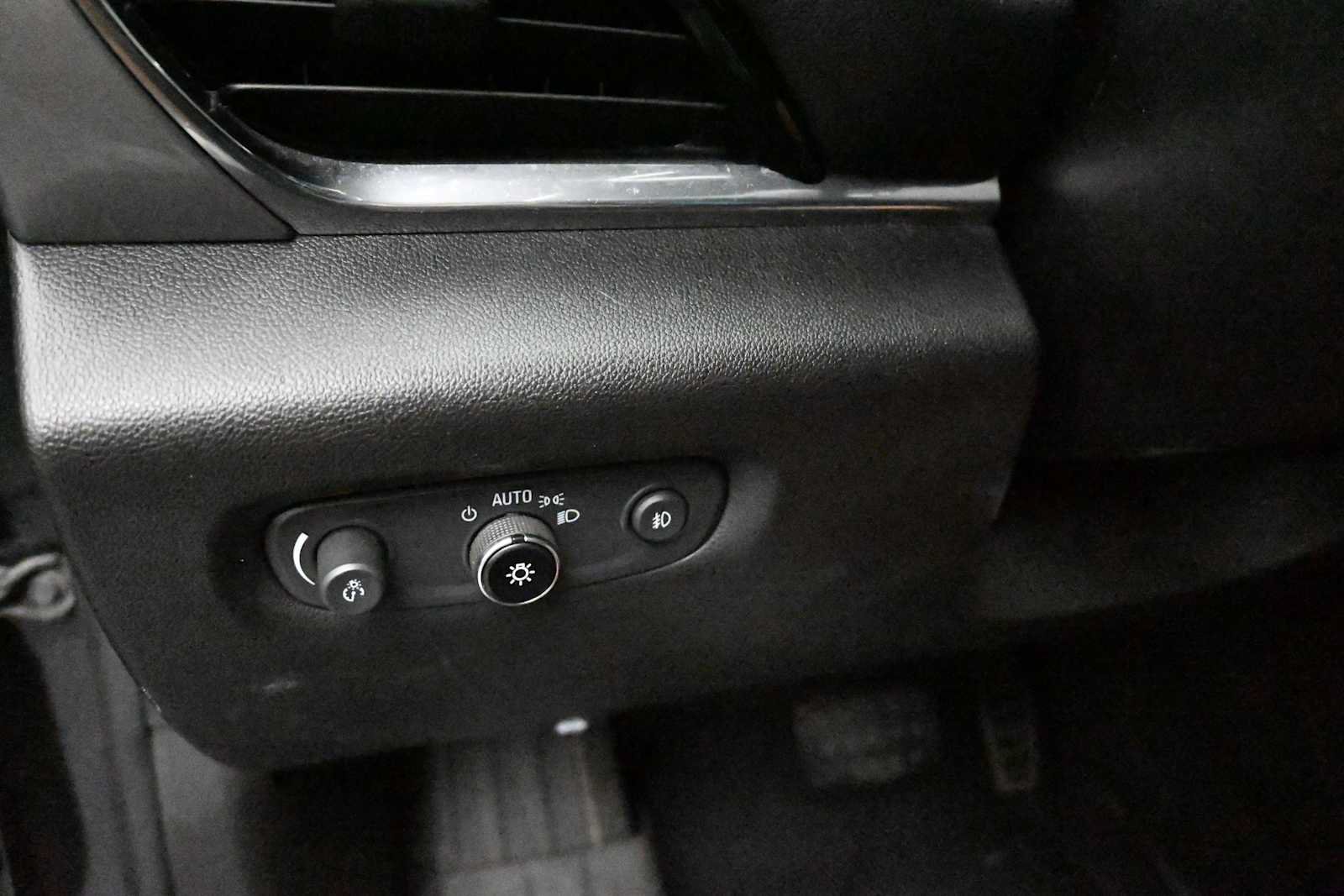 Used 2020 Chevrolet Traverse LT w/ LPO, Blackout Package AWD/4WD image 23