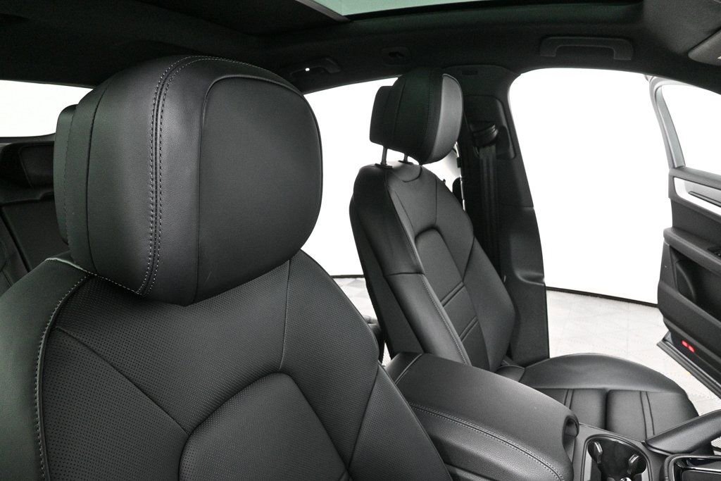Certified 2026 Porsche Cayenne Coupe AWD/4WD image 24