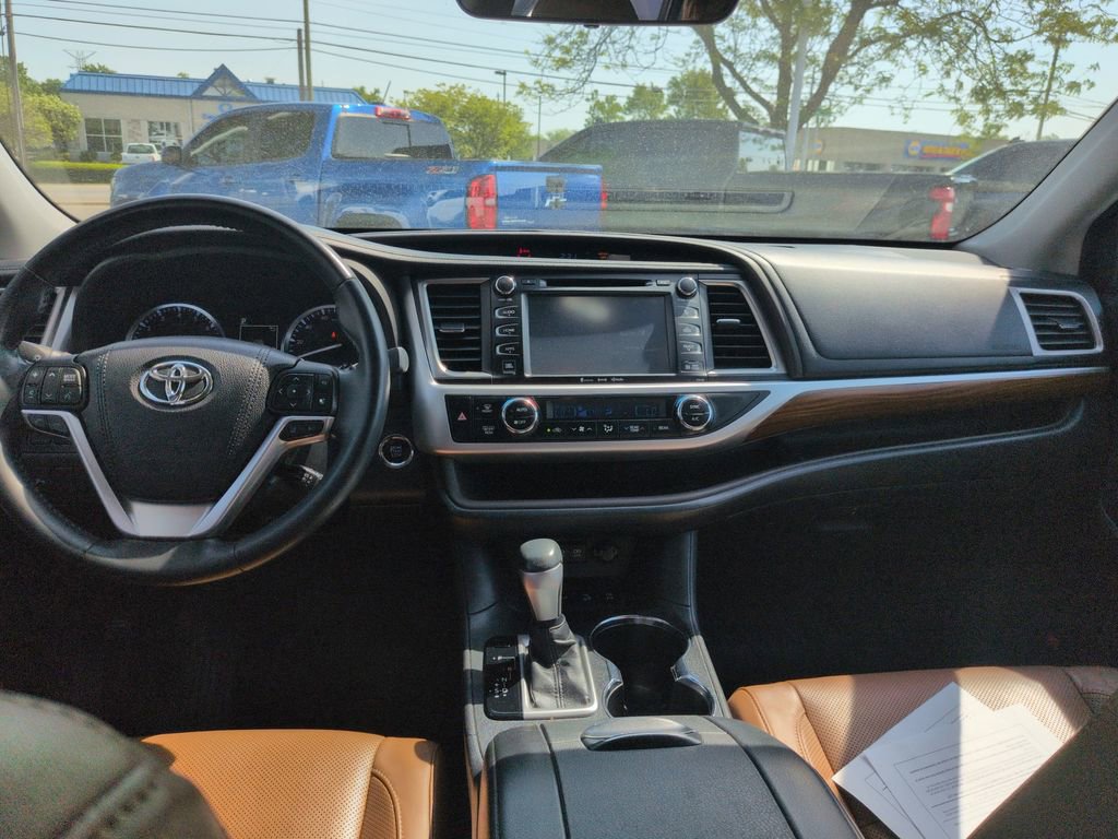 Used 2018 Toyota Highlander Limited AWD/4WD image 12