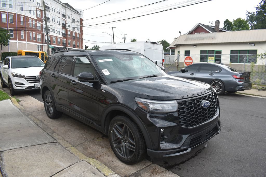 Used 2025 Ford Explorer ST-Line AWD/4WD image 4