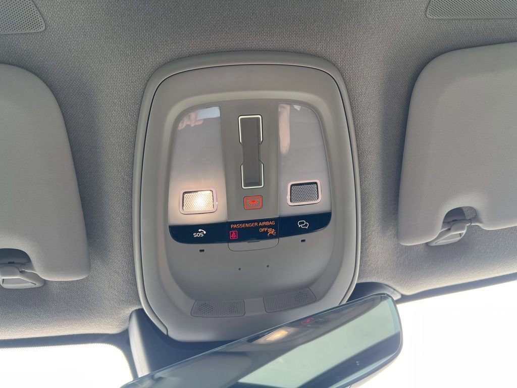 Used 2024 Volvo XC40 B5 Core image 22