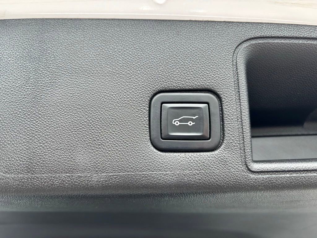 Used 2022 GMC Terrain SLT w/ Elevation Edition image 25