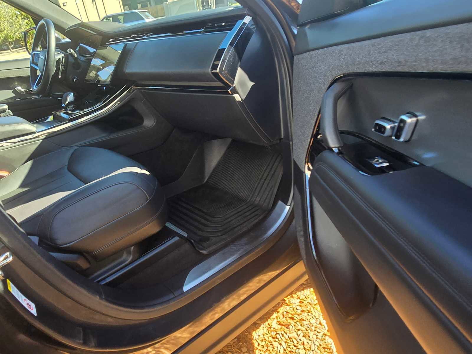 Used 2024 Land Rover Range Rover Sport SE image 10