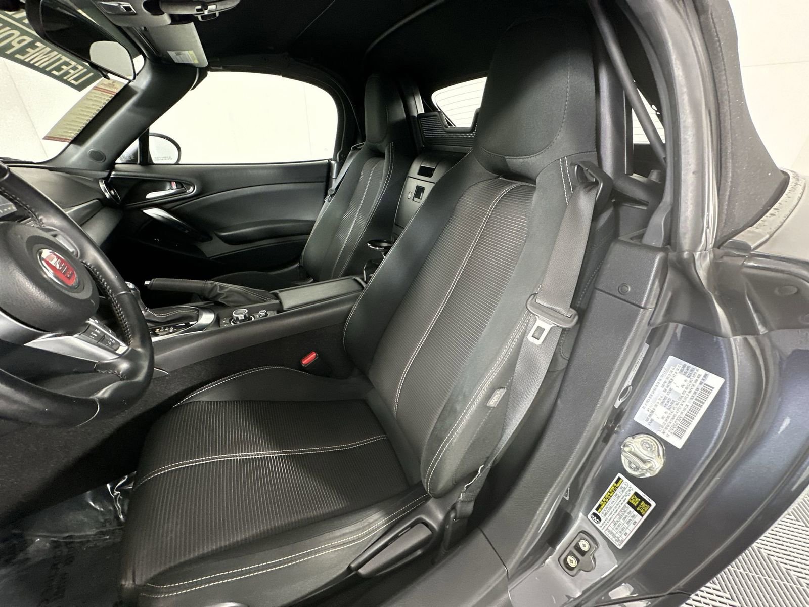 Used 2018 FIAT 124 Spider Classica w/ Technology & Siriusxm Group image 11