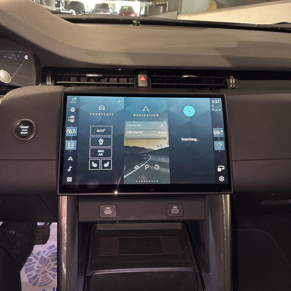 Used 2024 Land Rover Discovery Sport S image 7