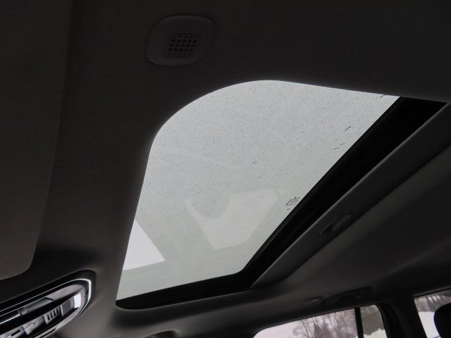 Used 2023 Jeep Grand Cherokee Laredo image 5