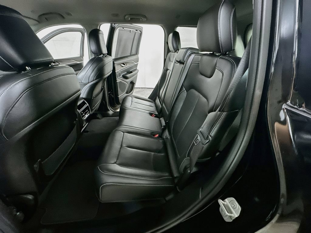 Used 2023 Jeep Grand Cherokee Limited w/ Luxury Tech Group II RWD image 14