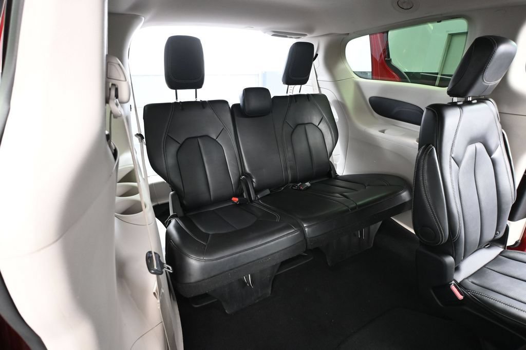 Used 2024 Chrysler Pacifica Touring-L FWD image 42