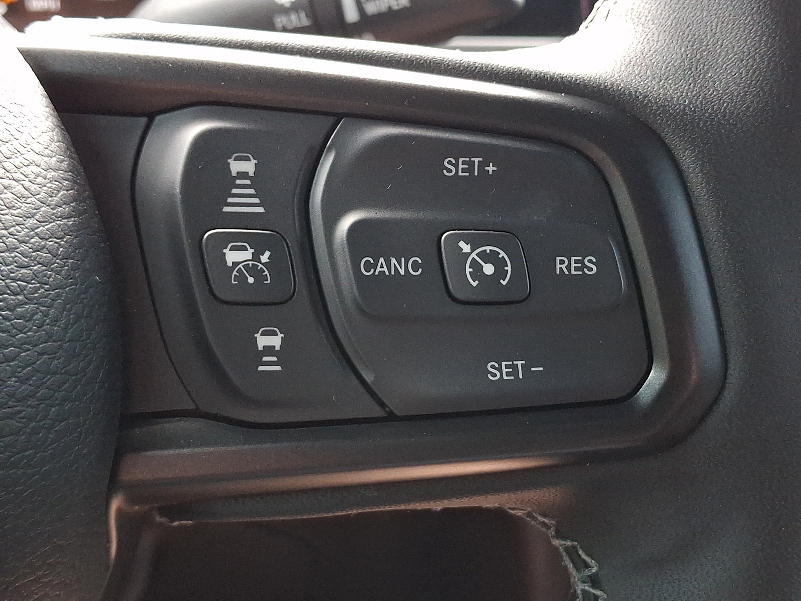 Certified 2025 Jeep Gladiator Sport AWD/4WD image 21