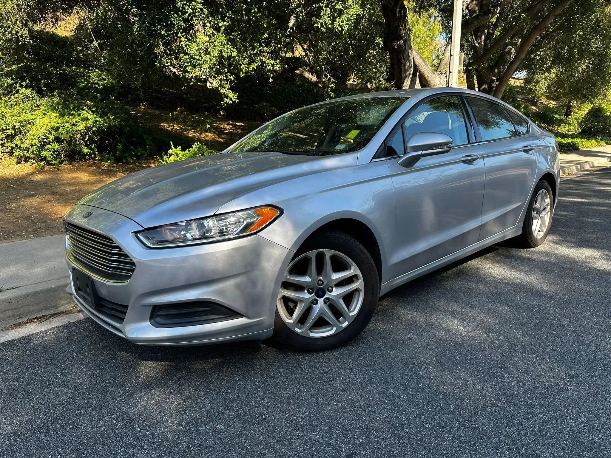 Used 2016 Ford Fusion SE image 1