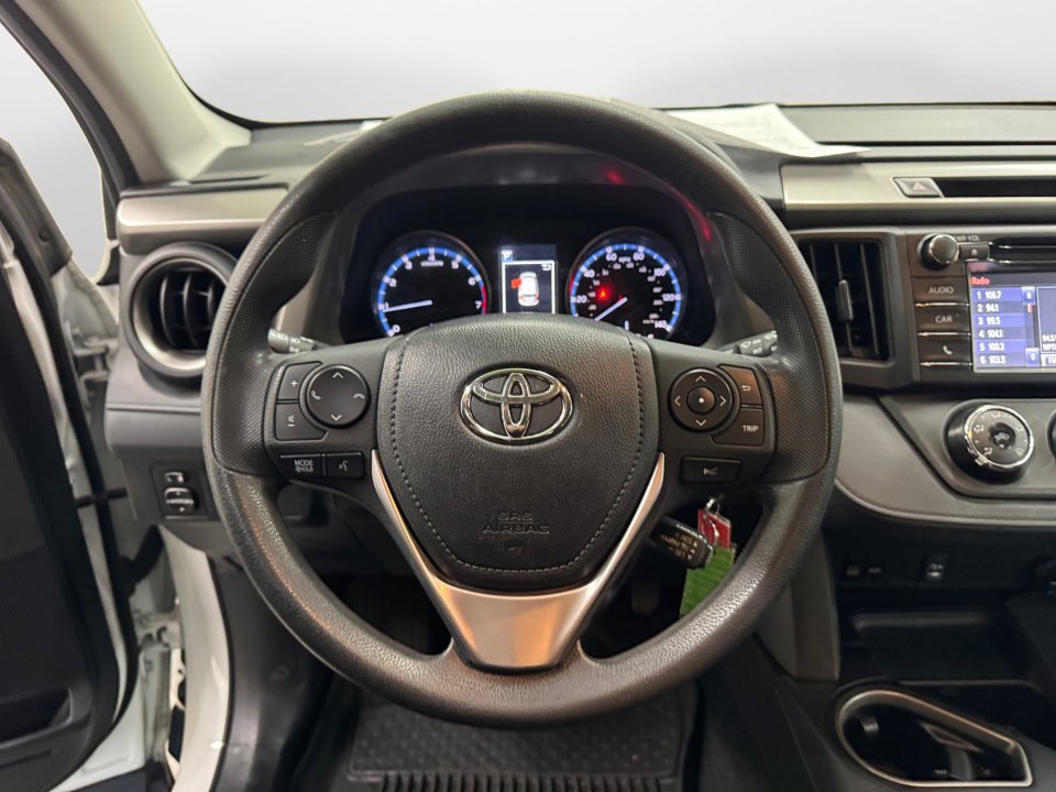 Used 2018 Toyota RAV4 LE image 13
