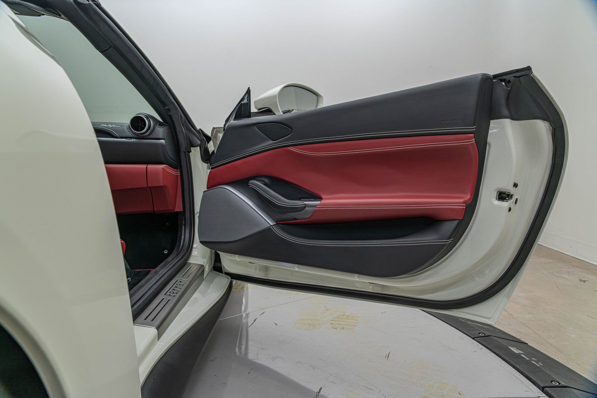 Certified 2020 Ferrari Portofino RWD image 18