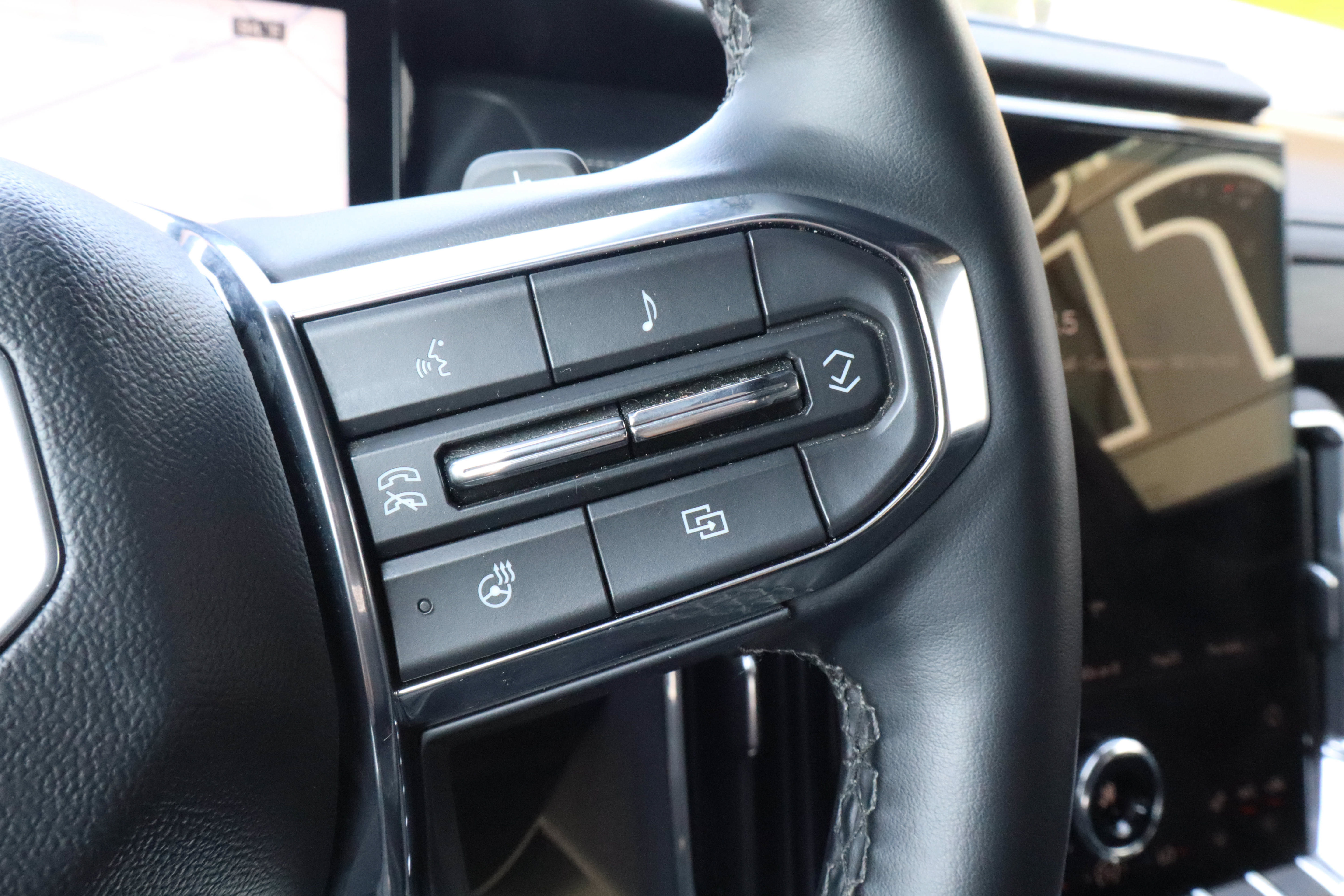 Used 2026 GMC Acadia Elevation w/ Elevation Premium Package FWD image 27