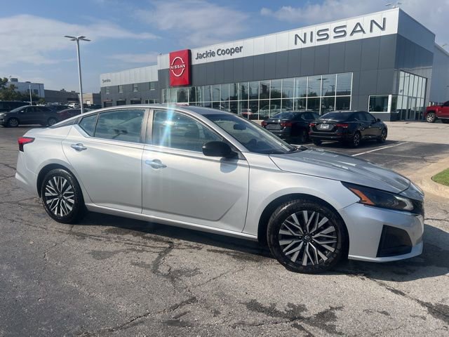 Certified 2024 Nissan Altima 2.5 SV image 1