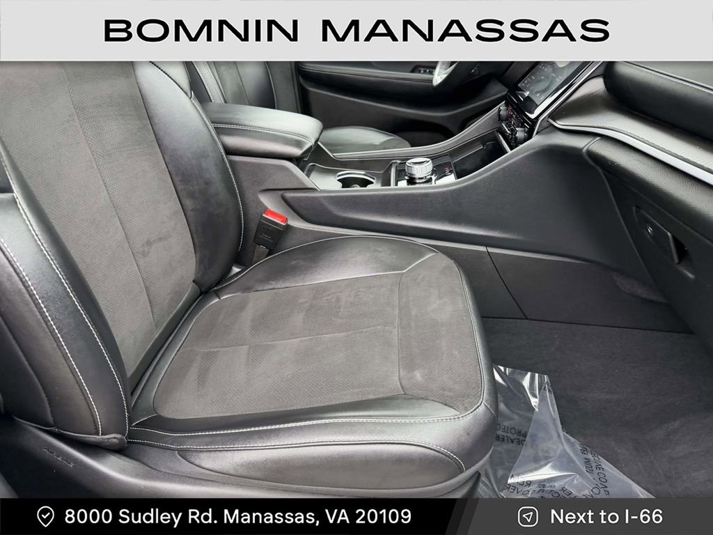 Used 2024 Jeep Grand Cherokee L Altitude image 22