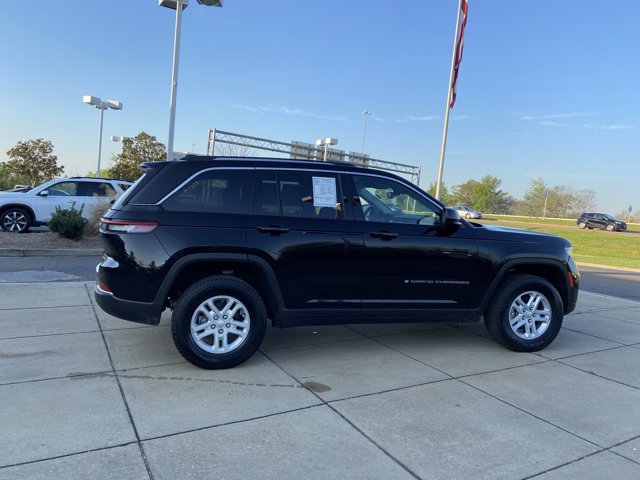 Used 2024 Jeep Grand Cherokee Laredo image 12