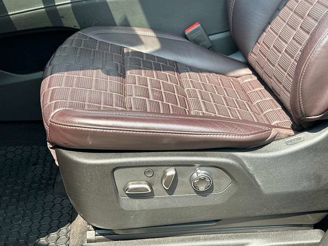 Used 2023 Cadillac Escalade ESV Premium Luxury Platinum AWD/4WD image 18