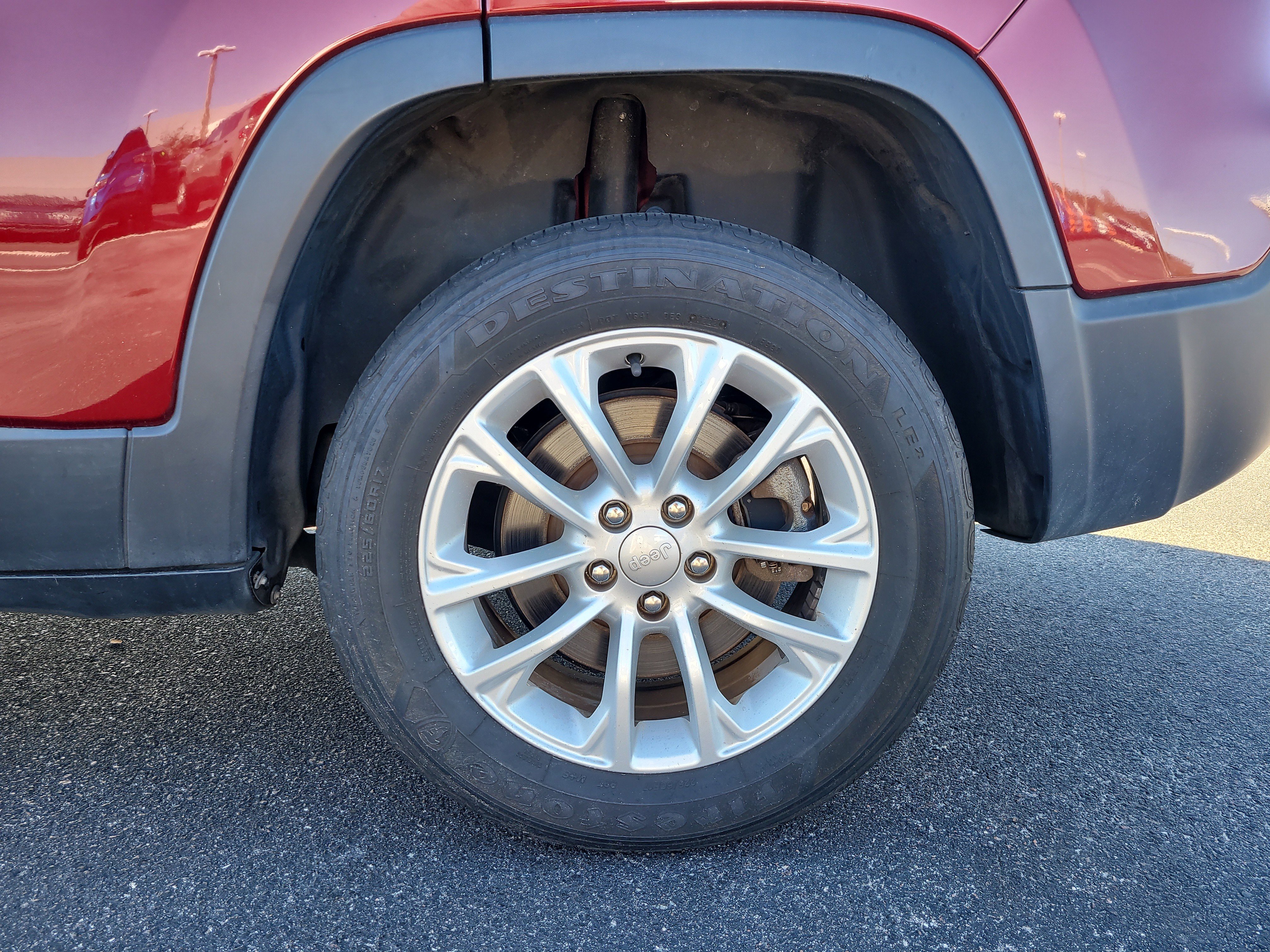 Used 2019 Jeep Cherokee Latitude w/ Popular Appearance Group image 8