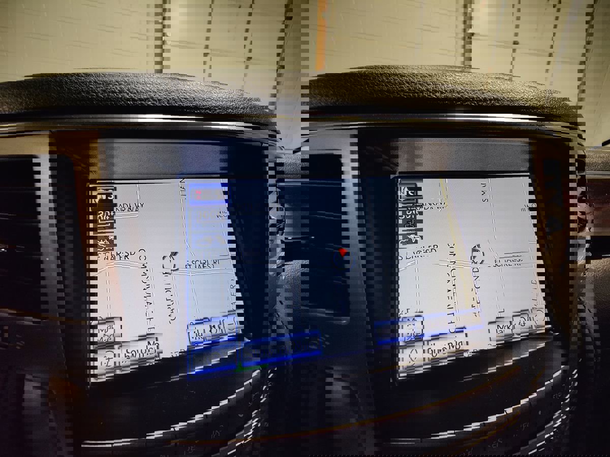 Used 2015 Lexus LX 570 4WD w/ Luxury Package image 45