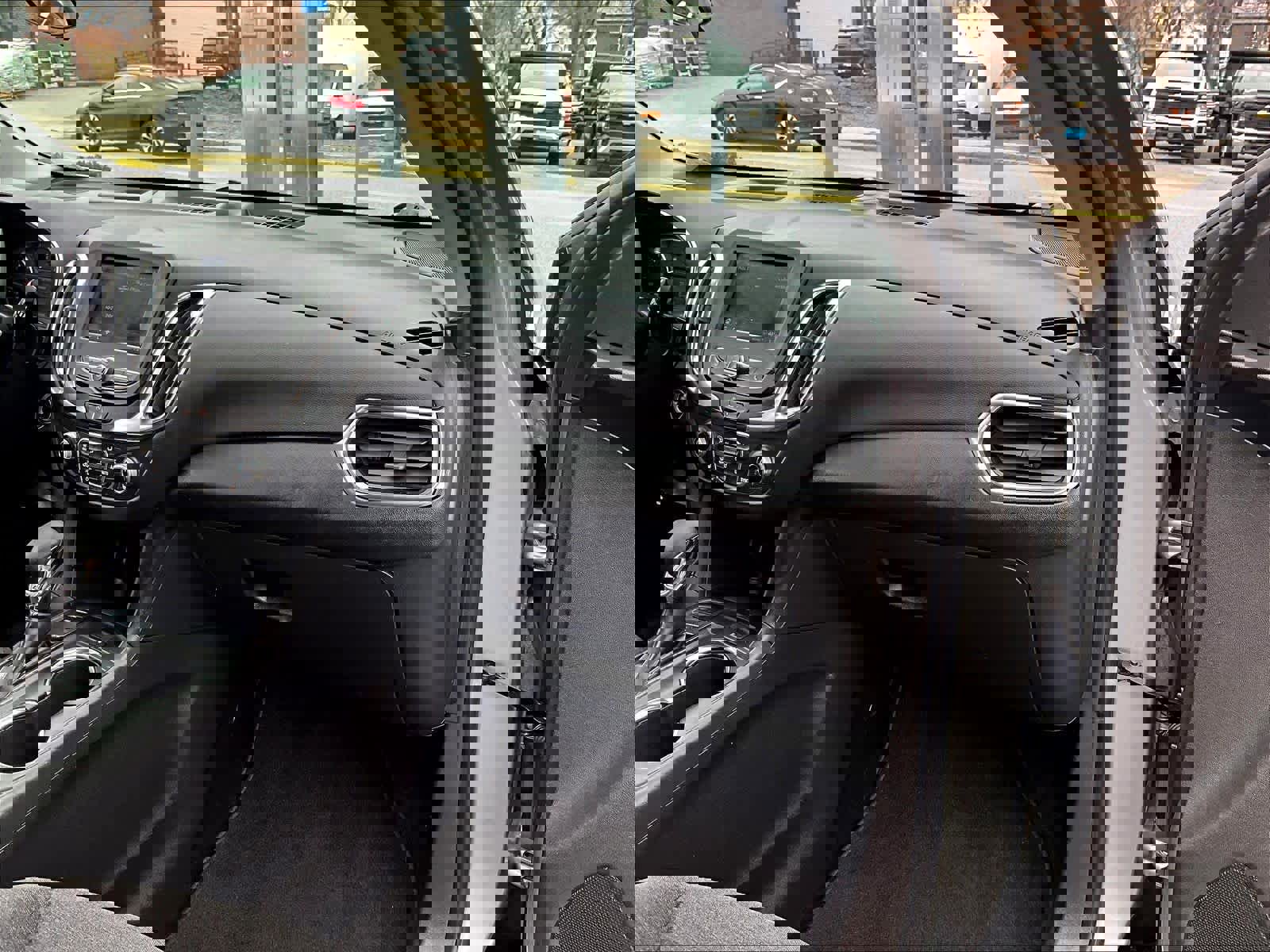 Used 2024 Chevrolet Equinox LT image 13