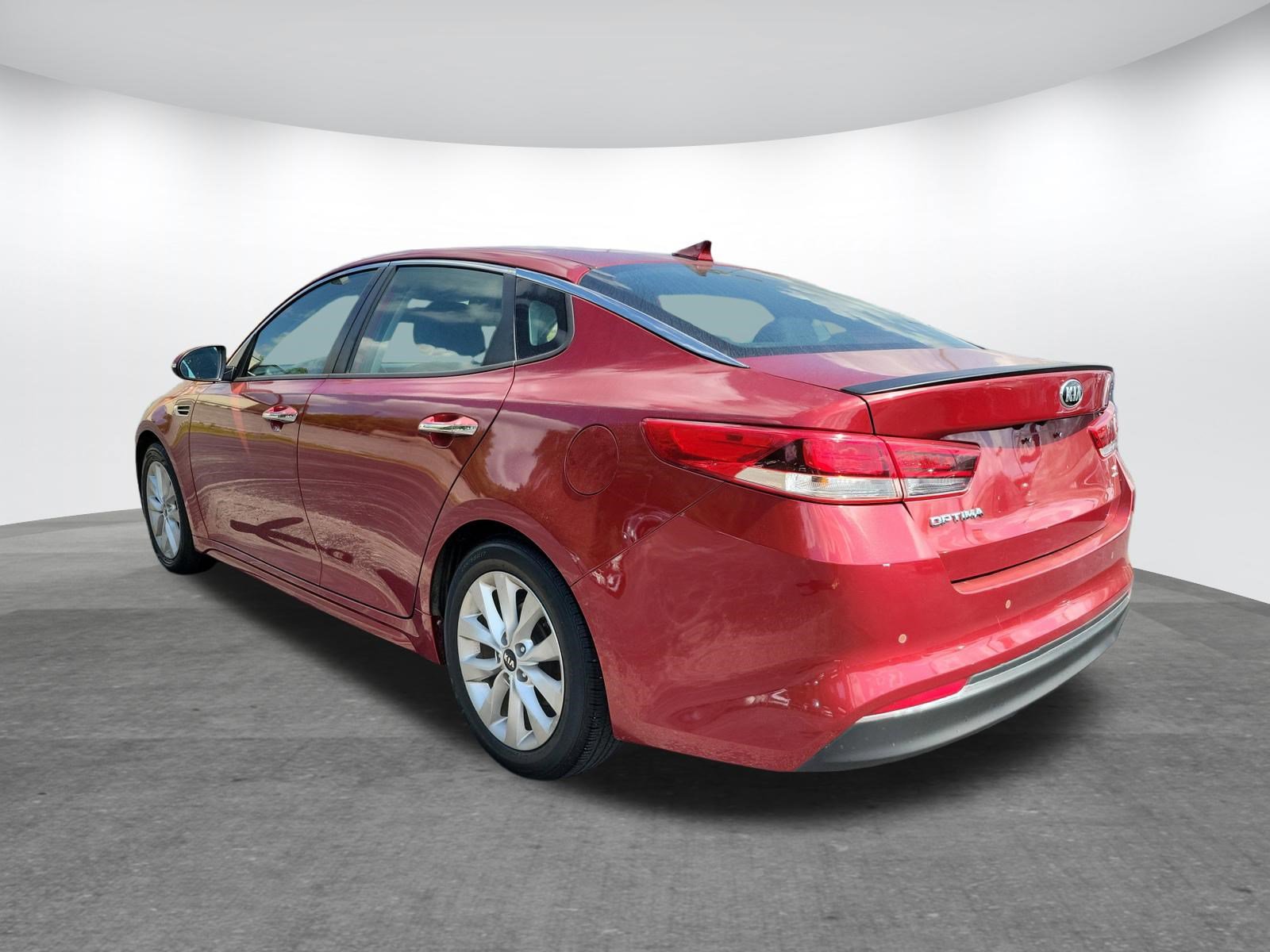 Used 2018 Kia Optima S FWD image 18