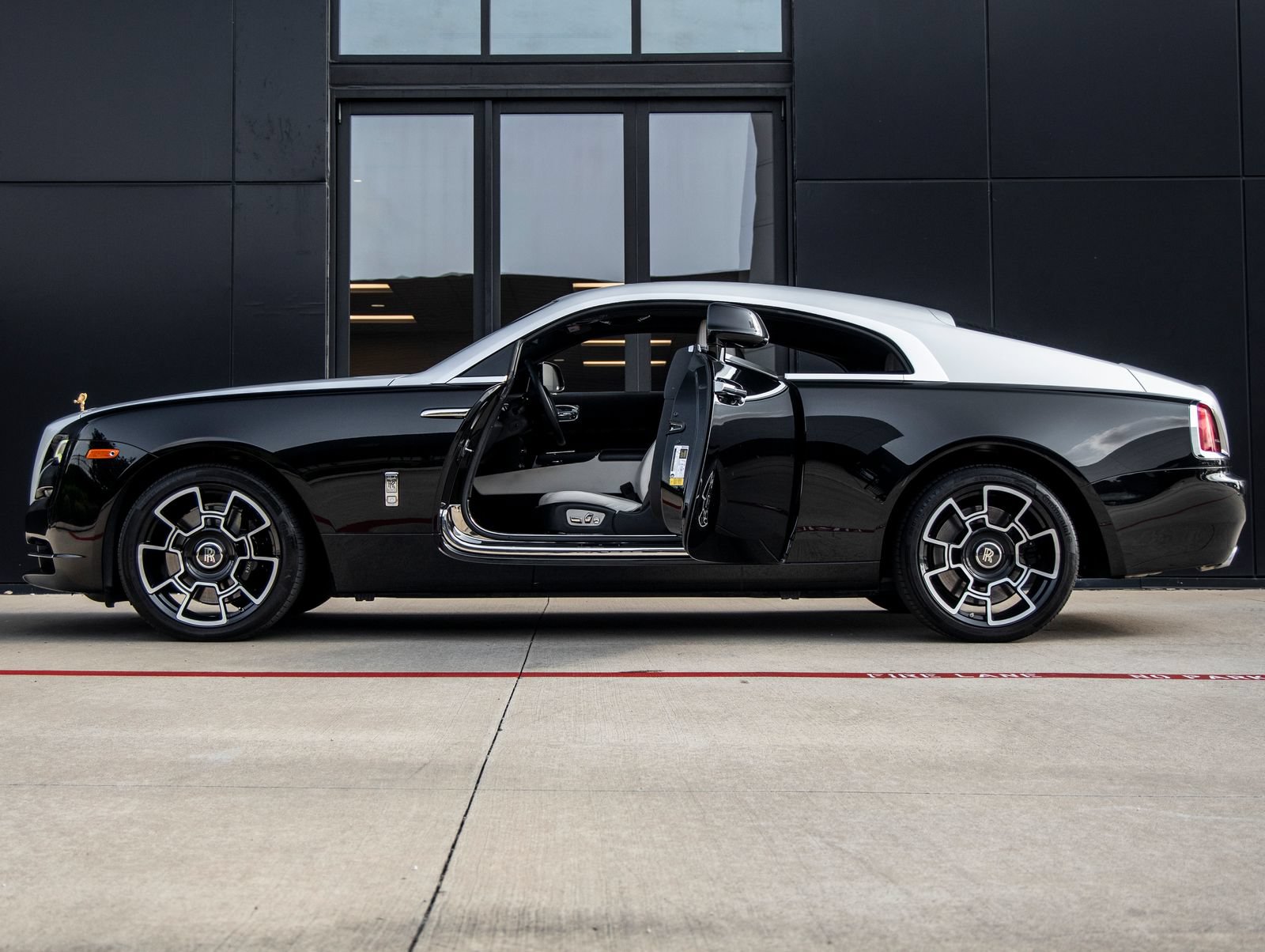 Used 2019 Rolls-Royce Wraith RWD image 11