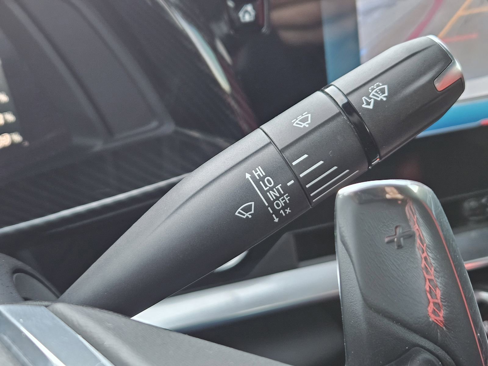 Certified 2024 Chevrolet Corvette Stingray Coupe w/ Chrome Exterior Badge Package image 28