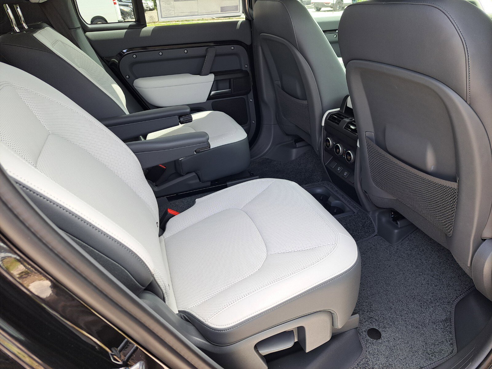 New 2025 Land Rover Defender 130 V8 image 4