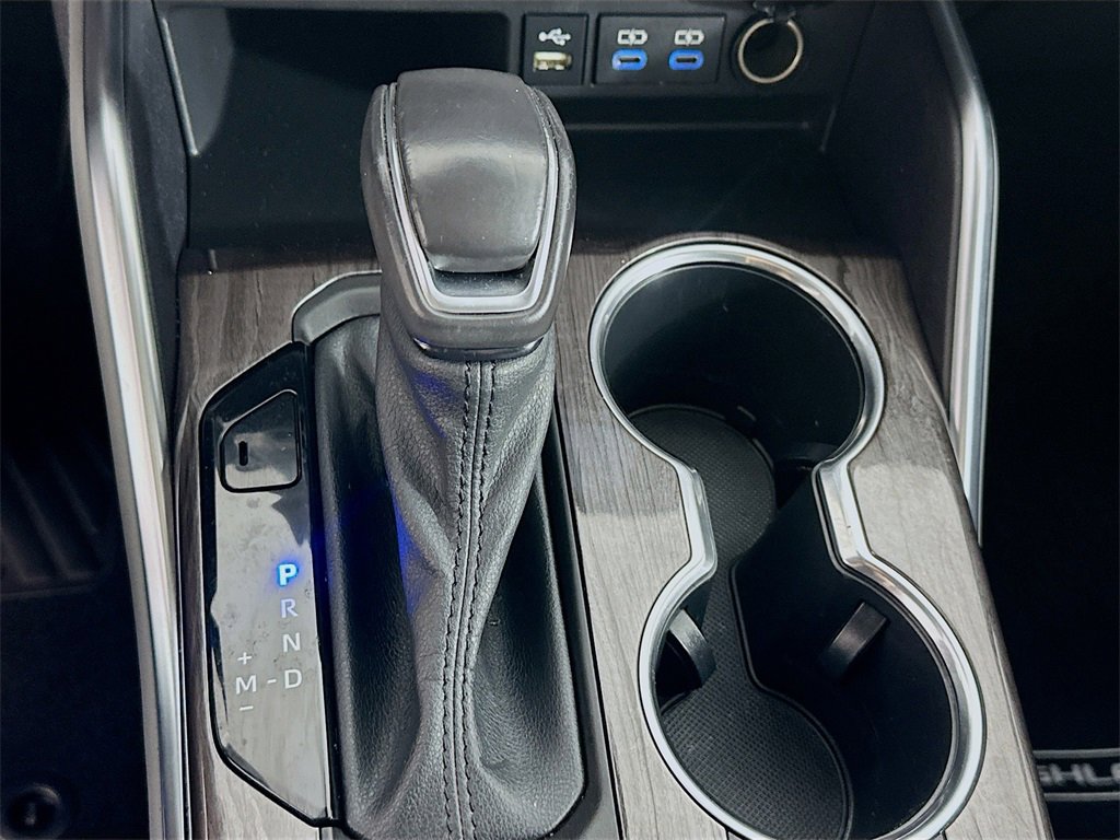 Used 2022 Toyota Highlander Limited image 17