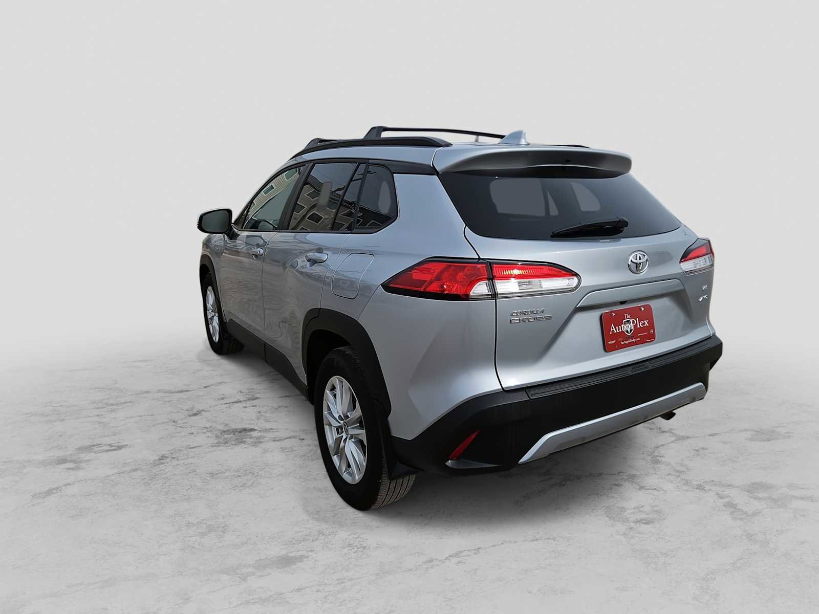 Used 2024 Toyota Corolla Cross LE image 6