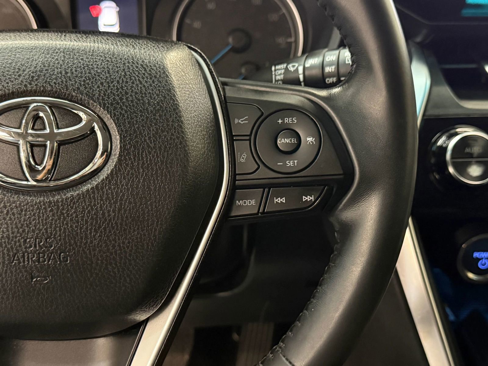 Used 2021 Toyota Venza LE image 30